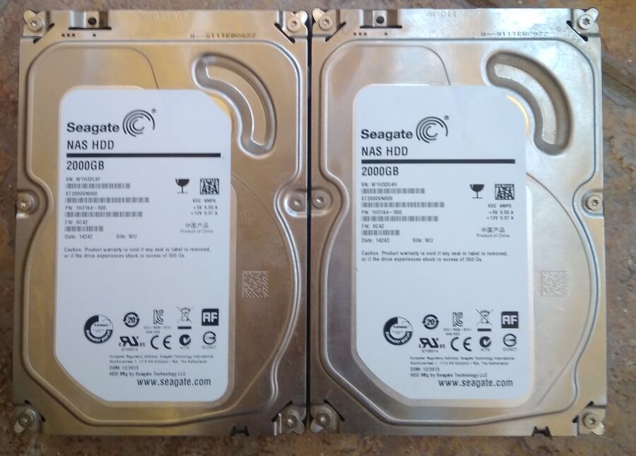 Dead-seagate-nas-hdds.jpg