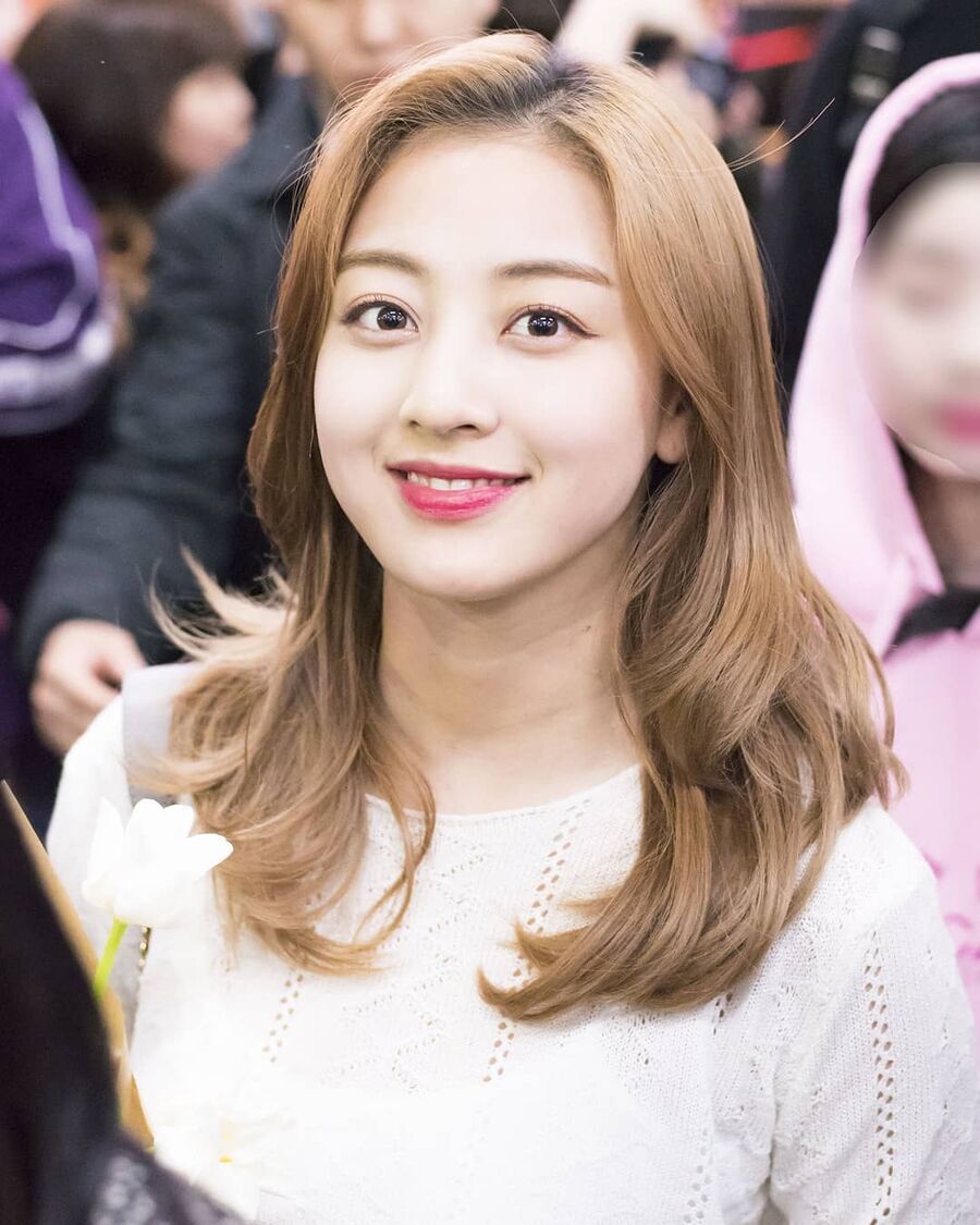 Jihyo 01.jpeg